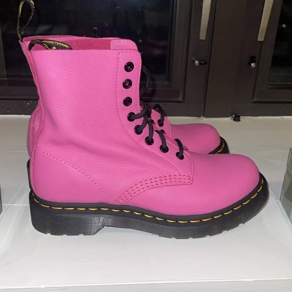 ❗️NWT  women’s DOC MARTEN boots ❗️ - Picture 6 of 9